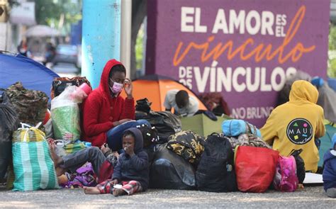 Cdmx Migrantes De Plaza Giordano Viven Sin Comida Ni Ba O Telediario