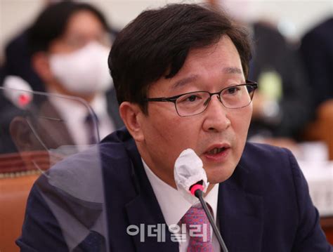 포토 답변하는 송경호 서울중앙지검장 네이트 뉴스