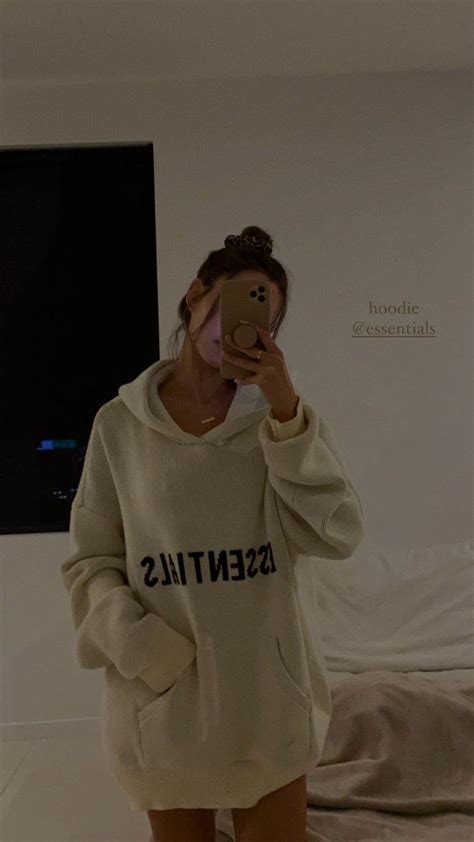 Pin By K99 On K L A R I S S E In 2023 Hoodies Mirror Selfie Summer Hairstyles