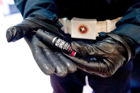 Brescia la polizia ora può usare lo spray al peperoncino