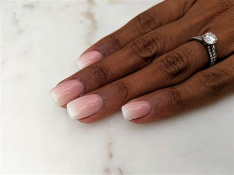 Foto Unhas Decoradas Em Nude E Branco S O Aposta Minimalista Para Usar No Dia Dos Namorados