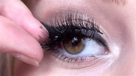 The Lazy Girls Guide To Applying Fake Eyelashes Youtube