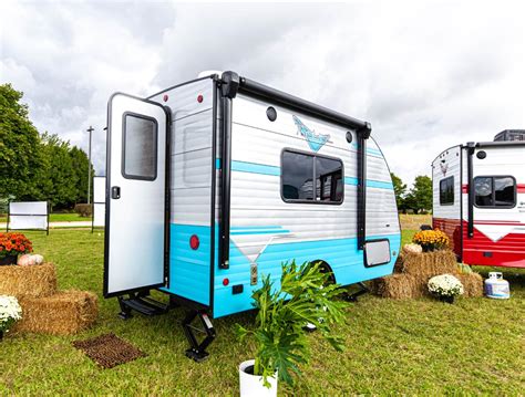 RETRO 135 - Compact Retro Camper - Riverside RV