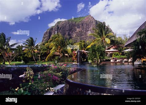 Morne Brabant Derri Re Les Jardins Luxuriants Et La Piscine De L H Tel