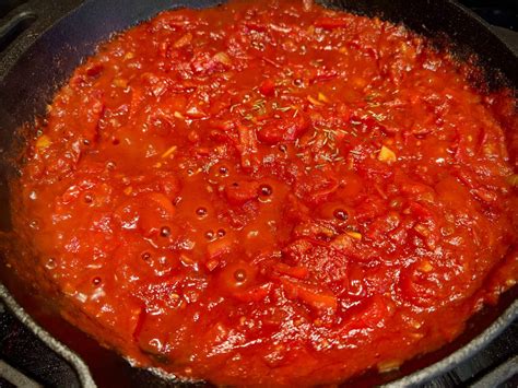 Shakshuka Pochierte Eier In W Rziger Tomatenso E Aus Der Gu Pfanne