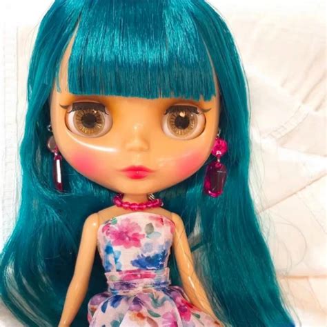 Hot Sexy Ellie Blythe Bikini Pics