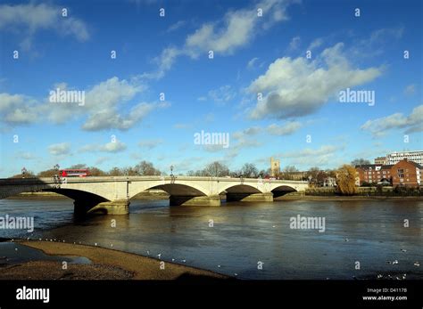 Putney Bridge Hi Res Stock Photography And Images Alamy