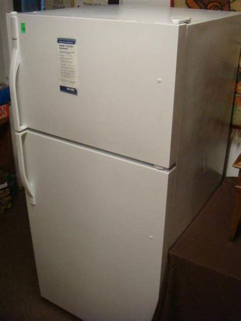 100: KENMORE Model 253 Refrigerator/Freezer: : Lot 100