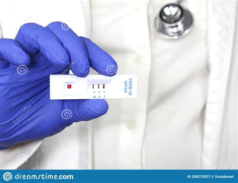 Medical Worker Holding Positive Rapid Diagnostic Test Cassette Stock Image Image Of Test