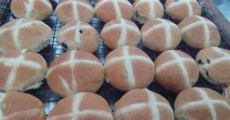 Resep Hot Cross Bun Oleh Monsieuragung Cookpad