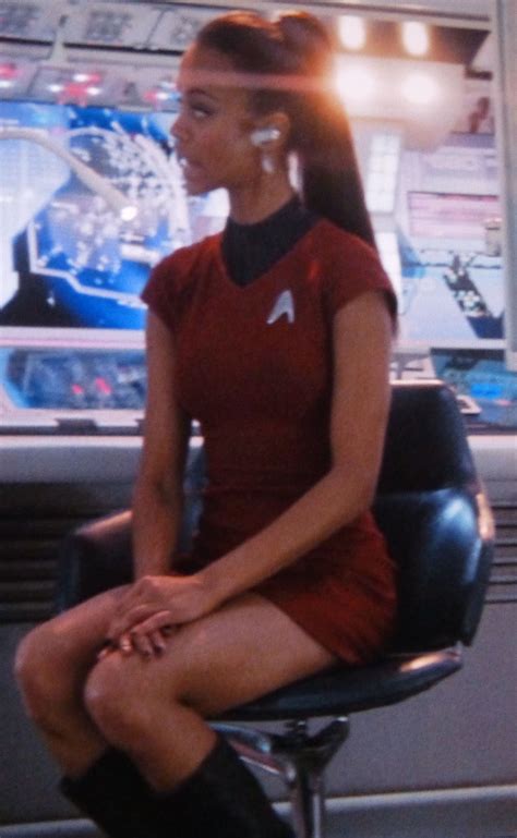 Lt Nyota Uhura - Zoe Saldana - Star Trek 2009 | Star trek cosplay, Zoe ...