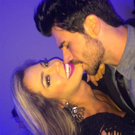 EGO Ex BBB Adriana ganha chamego de Rodrigão em festa Só sentindo