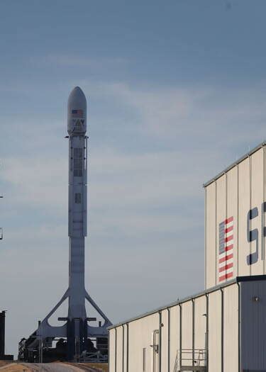 Spacex Report Cause D Un Orage Du Lancement De La Capsule Dragon