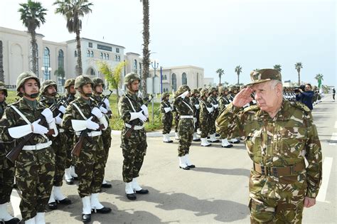 Le Général dArmée Saïd Chanegriha en visite au Commandement des Forces