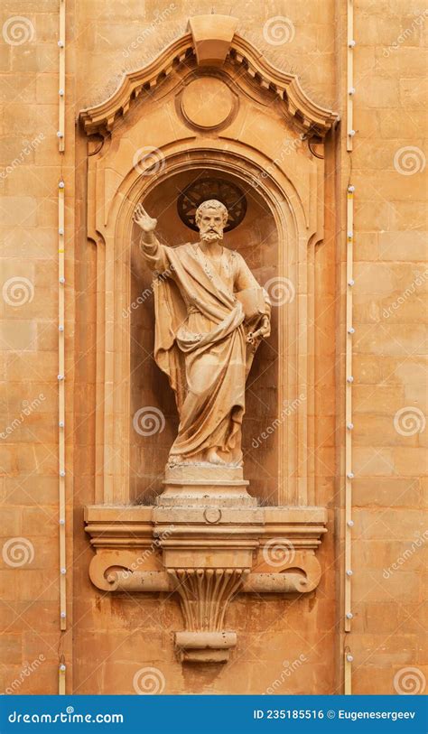 Escultura Religiosa En La Fachada De La Iglesia Naxxar Malta Foto De