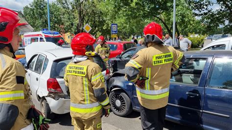 Karambol Dziesi Ciu Pojazd W W Centrum Legnicy Zmiedzi Pl