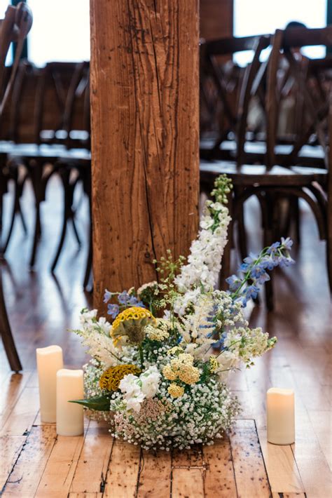 Skyline Loft Wedding at Bridgeport Art Center | Emma Mullins Photography