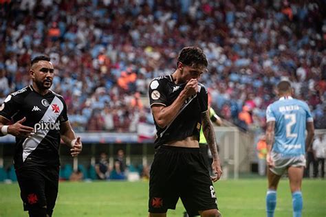 Meia Tira Destaque Da Estreia De Payet No Vasco E Chama A Aten O De