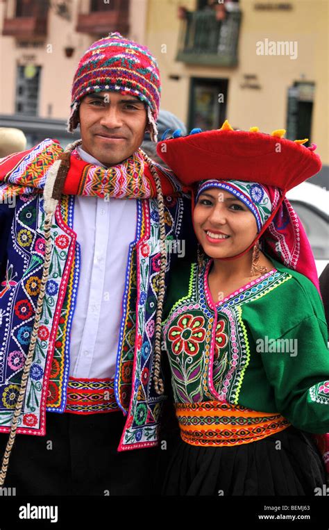 Cusco Peru De Septiembre Retrato De Un Hombre Y Una Mujer Quechua