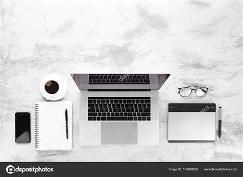 Ноутбук на рабочем столе вид сверху: стоковая фотография © blackzheep ...