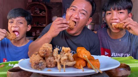 Streetfoods Mukbang Helmet Isaw Ng Manok Tokwa Leeg Ng Manok Youtube