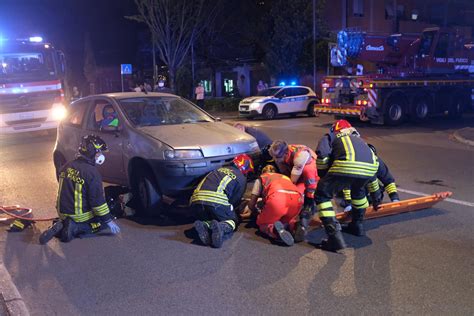 Roma Incidente Stradale Enne Si Schianta Contro Il Muro E Muore