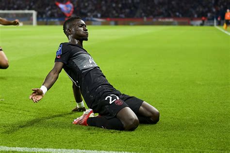 Transfer News PSG Everton Talks For Idrissa Guye Not Broken