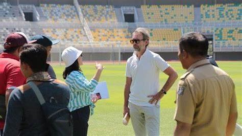 FIFA Inspeksi Gelora Bung Tomo Cek Gerbang Rumput Hingga Kamar Mandi