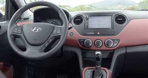 Hyundai i10 Photos and Specs. Photo: Hyundai i10 interior big and 20 perfect photos of Hyundai i10