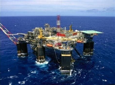 ENGENHEIRO DE PETRÓLEO SALÁRIO E FACULDADES