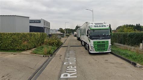 Nîmes un chauffeur routier découvert tué de 80 coups de couteau dans