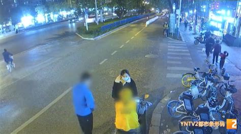 昆明男子当街发“小卡片” 被一女辅警当场制服快讯长沙社区通