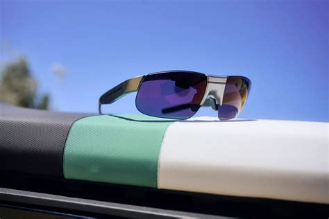 Представлены умные очки BMW