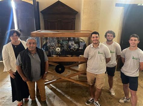 Lancienne Horloge Du Clocher A Retrouv Sa Place Dans L Glise Saint