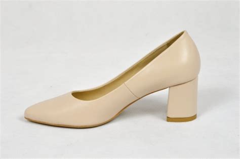 MargoShoes beżowe nude czółenka w szpic na niskim obcasie klocku ze skóry naturalnej licowej