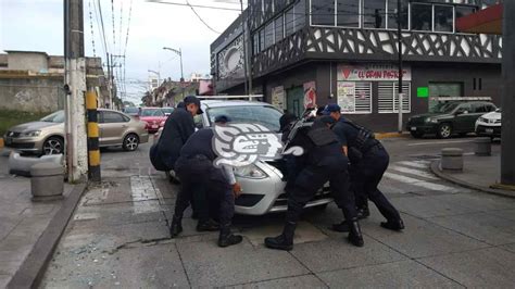 Choque entre dos vehículos en el centro de Córdoba deja un lesionado