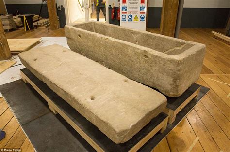 Rare Roman Sarcophagus Unearthed In London Goes On Display Daily Mail Online