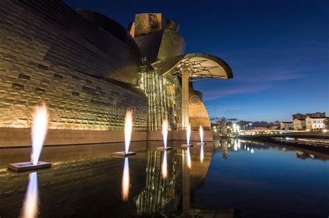 O Guggenheim Museum Bilbao Um Museu De Arte Moderna E Contempor Nea