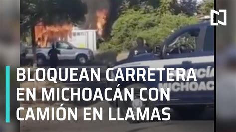 Hombres Armados Bloquean Carretera E Incendian Cami N En Michoac N