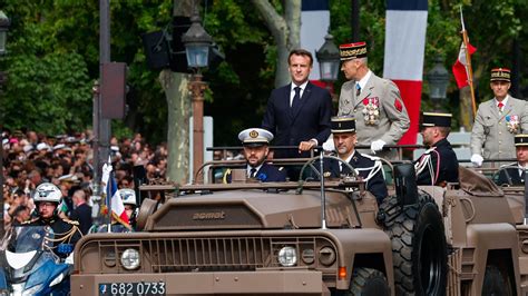 France Grand Défilé Militaire Pour La Fête Nationale Sur Les Champs