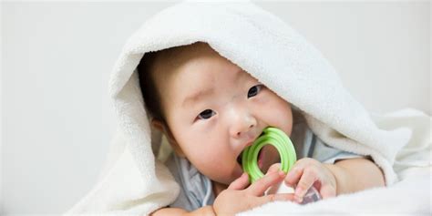 10 Symptoms of Teething in Babies