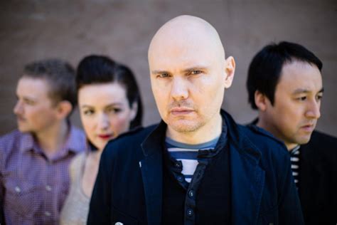 Fan Falls Asleep During THE SMASHING PUMPKINS Reunion Show (Video)