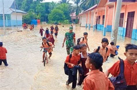 Menyedihkan 29 Sekolah Di Riau Terendam Banjir Berikut Daftarnya