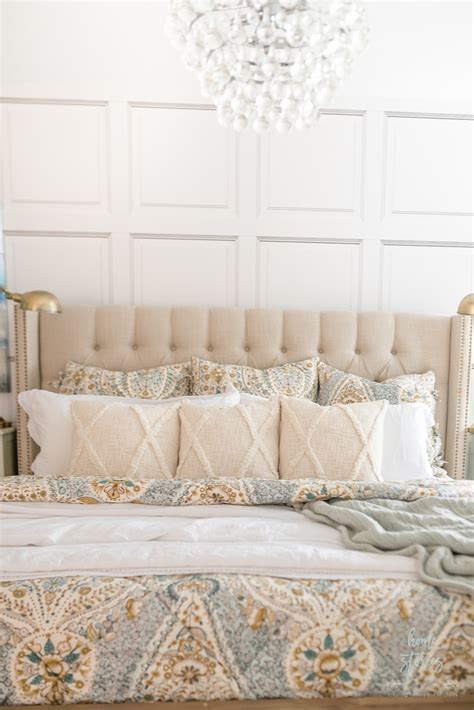 Cozy Coastal Farmhouse Bedroom Coastal Farmhouse Bedroom Coastal Bedrooms Guest Bedrooms