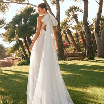 Vestidos De Novia Con Capa De Firmas Made In Spain Foto