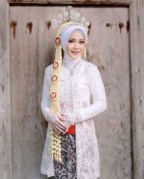 Rekomendasi Kebaya Akad Nikah Hijab Simple Untuk Calon Pengantin