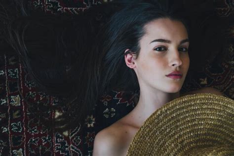 Premium Photo Portrait Of A Brunette Woman With A Straw Hat
