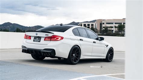 BMW M5 F90 White HRE P104SC Wheel Front