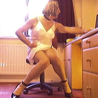 Holiday Cottage Sissy Poses On Vacation Gay Man Porn XHamster