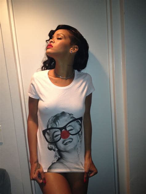 Rihanna Shows Off Her Nipple Piercing In Comic Relief T Shirt Metro News